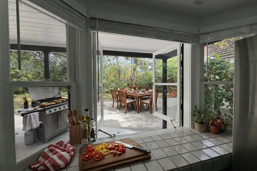 Building Photo - 2212 Linda Flora Dr