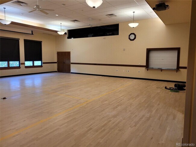 Building Photo - (55+) Newly Renovated 2br Condo in the Heather Gardens Community