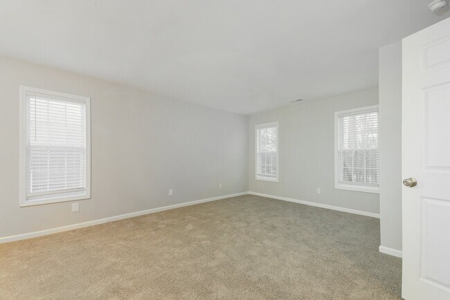 Building Photo - 1422 Southgate Dr