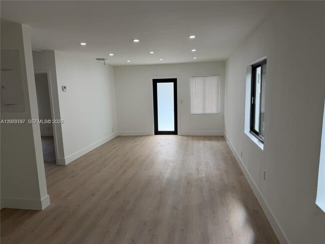 Building Photo - 1621 SW 11th Ct