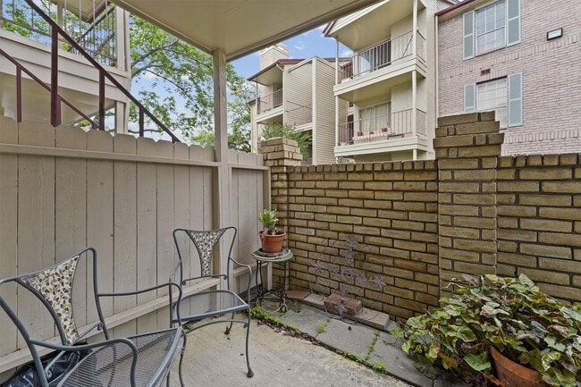 Building Photo - 2120 El Paseo St