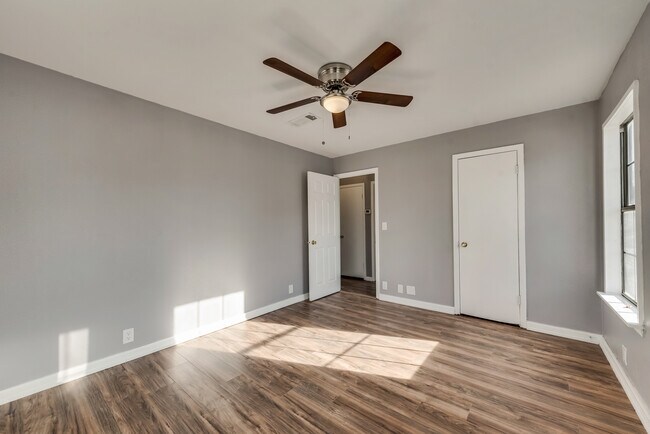 Building Photo - 111 Kelly Ln