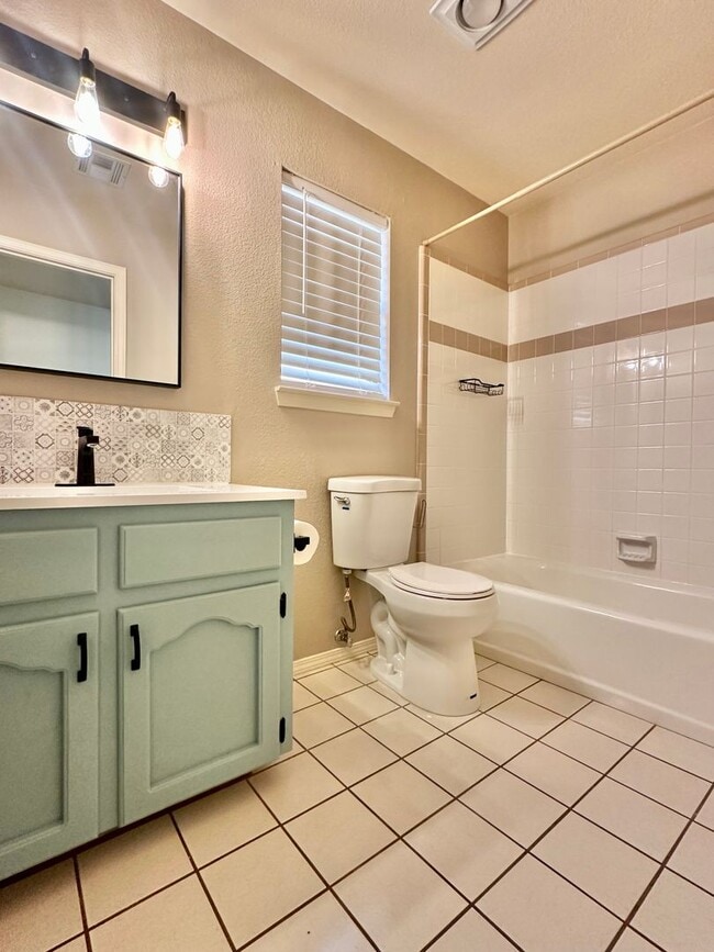 Building Photo - 481 Desert Sun Ct