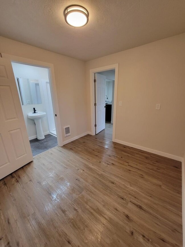 Building Photo - 1912 20th St NE