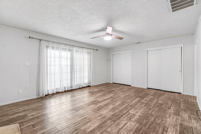 Building Photo - 6286 N 10th St