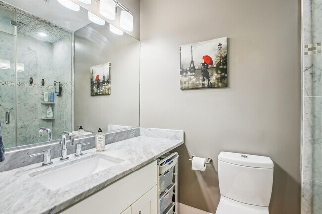 Building Photo - 2 BED PLUS DEN!!! * Fully Furnished and Fa...