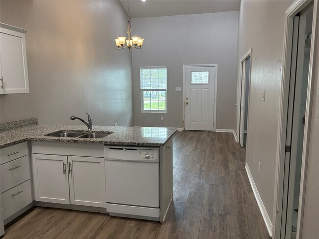 Building Photo - 16839 Balmoral St