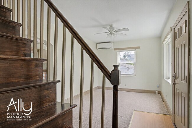 Building Photo - 2550 Woodland Dr
