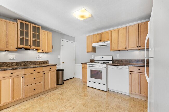 Building Photo - 82 Boylston Ln