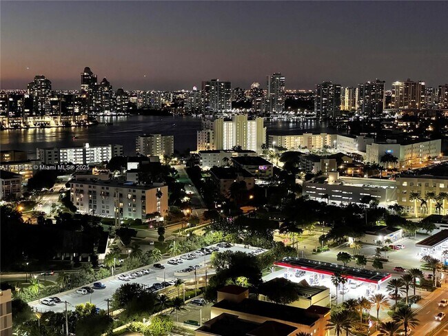 Building Photo - 17555 Collins Ave