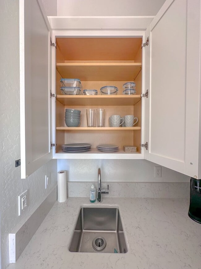 Building Photo - Move in Ready in Northwest Hanford