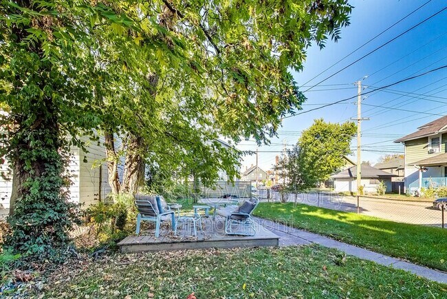 Building Photo - 3470 N Kenwood Ave