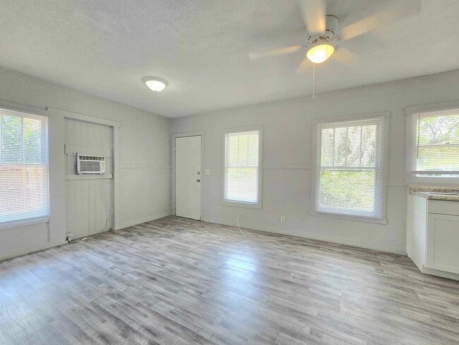 Building Photo - 2 Bed / 1 Bath Home for RENT!