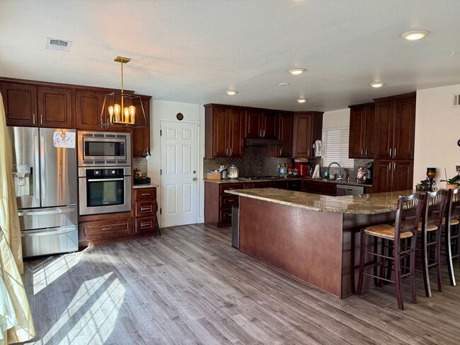 Building Photo - 726 Shawnee Ln