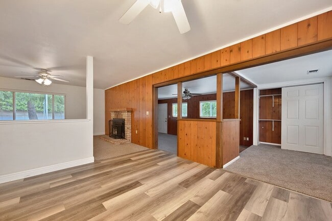 Building Photo - Charming 3 Bedroom, 2 Bath Home Close to Town