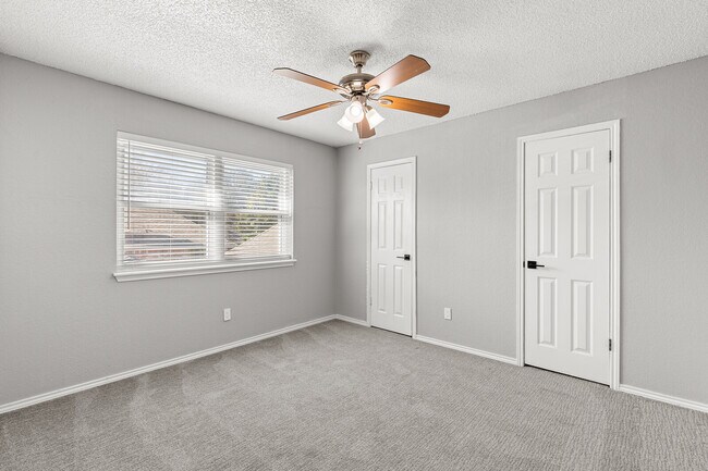 Building Photo - 4209 Green Oak Dr