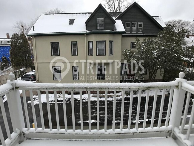 Building Photo - 3 bedroom in Cambridge MA 02138