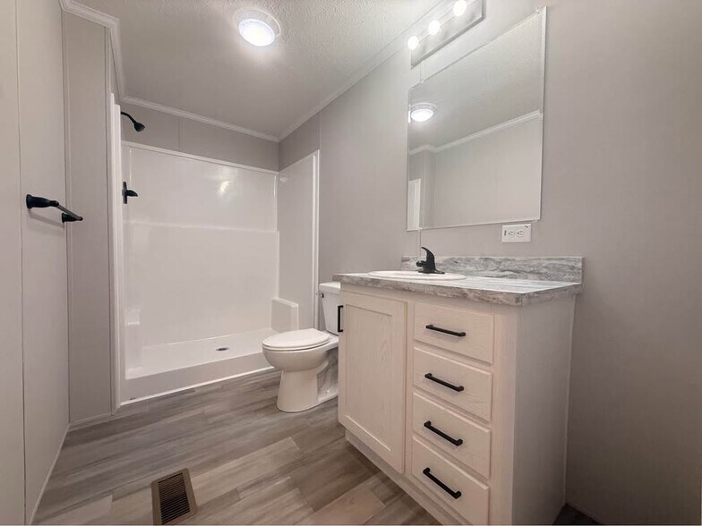 Building Photo - 29805 Jamestown Dr