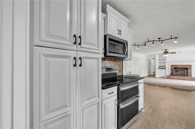 Building Photo - 318 Tyrone Rd