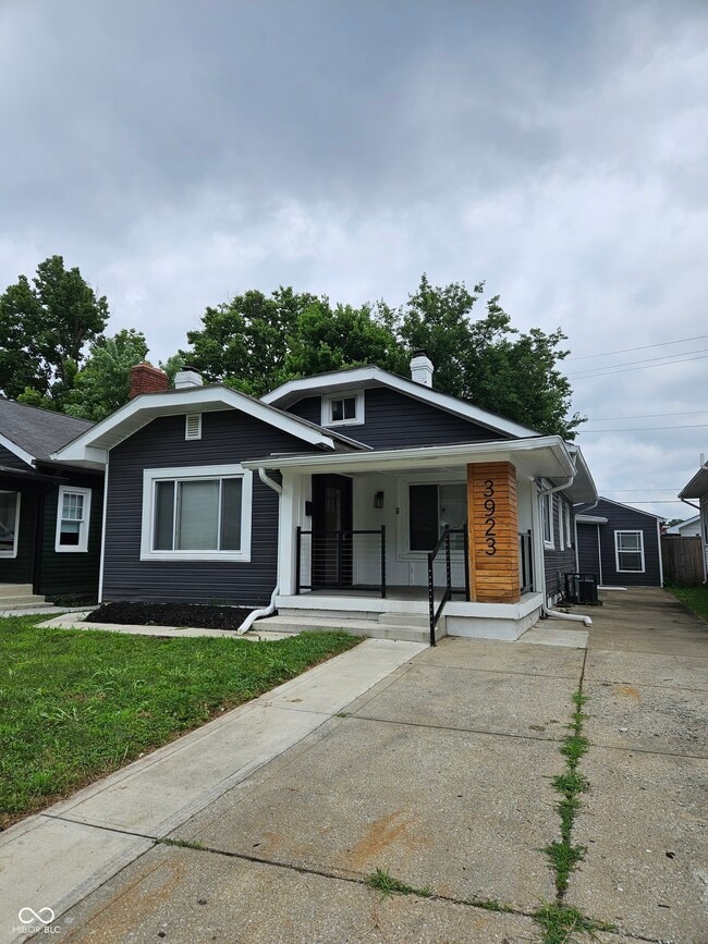 Primary Photo - 3923 N Kenwood Ave