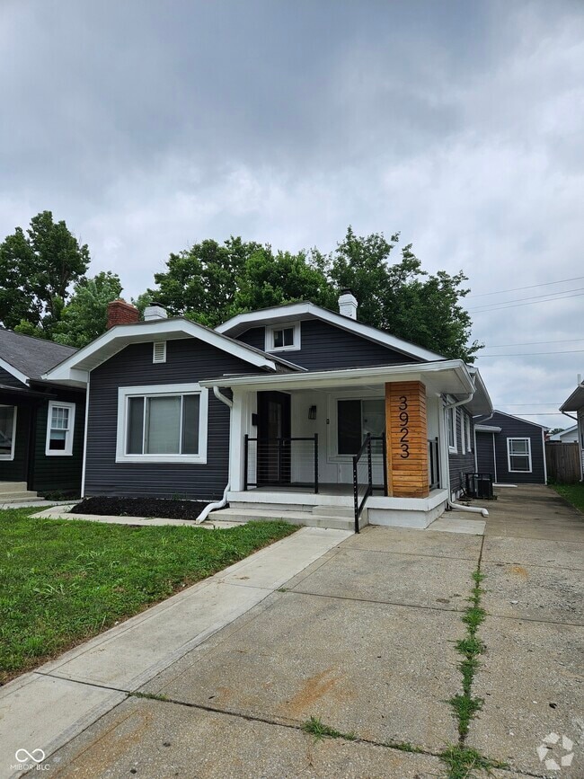 Building Photo - 3923 N Kenwood Ave