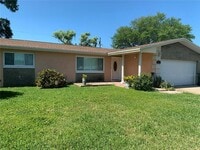 Building Photo - 586 E Lake Dr