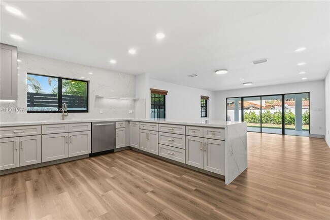 Building Photo - 443 SW 21st Rd