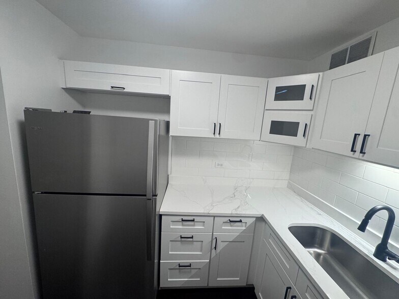 Building Photo - 211 E Ohio St