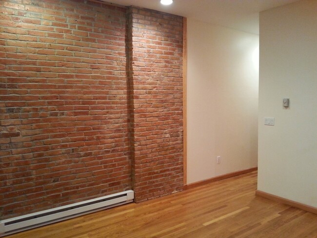 Building Photo - 44 Highland Ave
