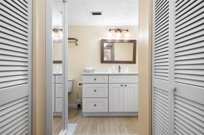 Building Photo - SEASONAL TROPICAL GETAWAY!