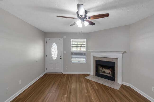 Building Photo - 97 Livingston Ln