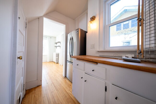 Building Photo - 3832 18th Ave S