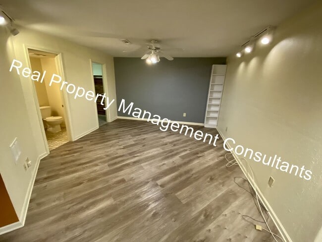 Building Photo - Custom Home in Liberty with 3rd Non-conforming Bedroom