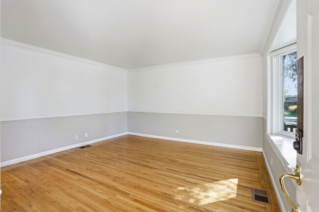 Building Photo - 933 Barstow Ct