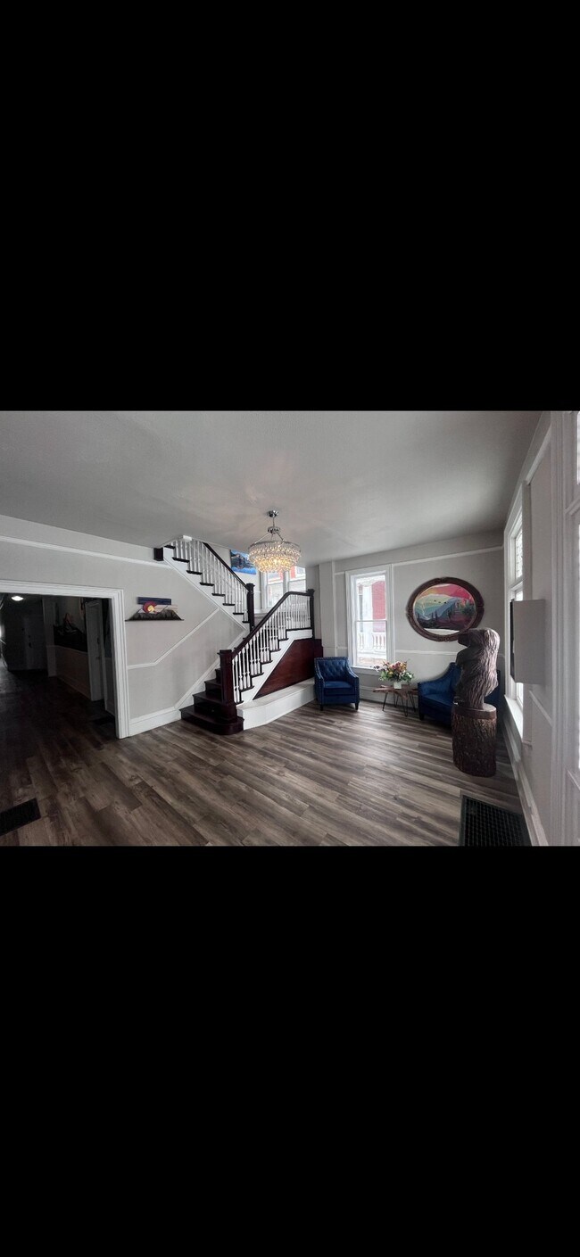 Building Photo - 608 N Nevada Ave