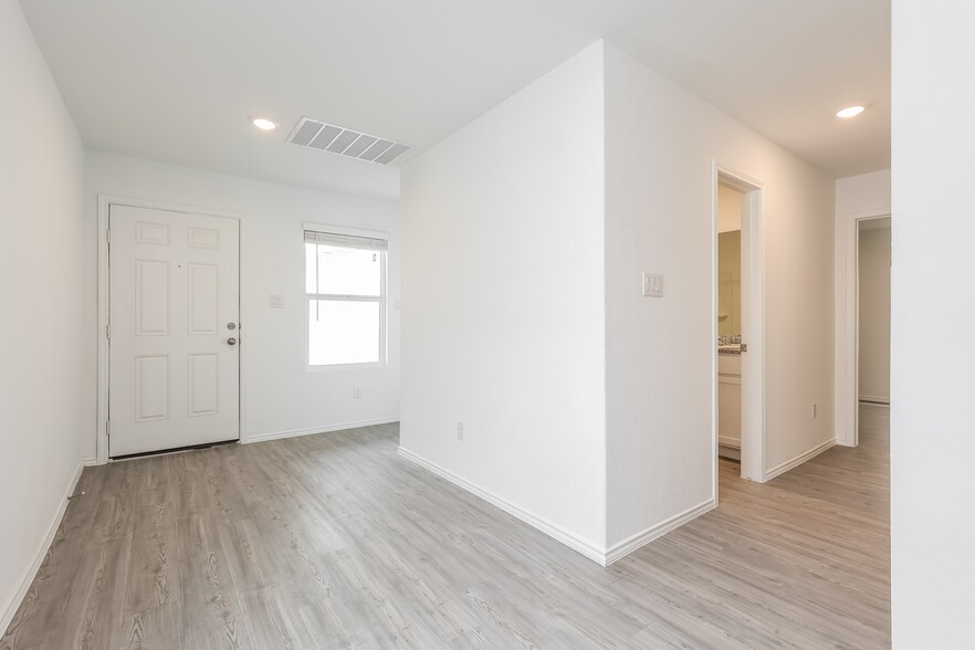 Building Photo - 4247 Southton Mere