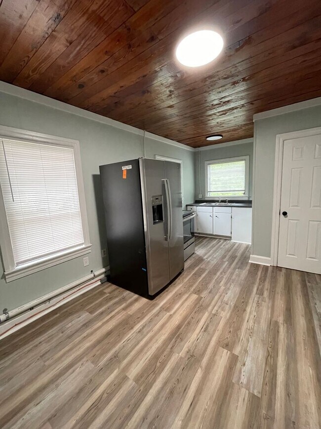 Building Photo - Cozy Upper Unit in Downtown Guyton – 2BR Living with Small-Town Charm