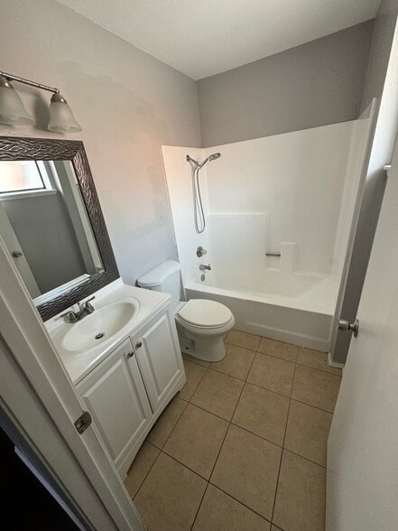 Bathroom 2 - 2206 N Broadway
