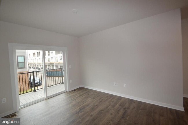 Building Photo - 13518 Sayward Blvd
