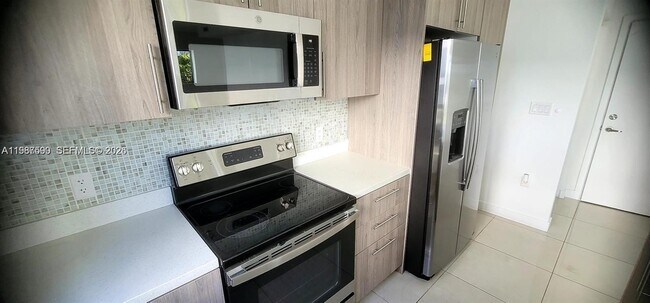 Building Photo - 110 NW 11th Ct