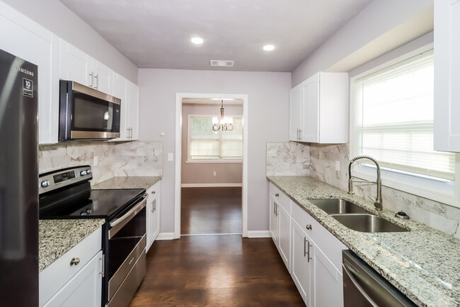 Building Photo - Fantastic 3bd/2ba home! Let yourself in!