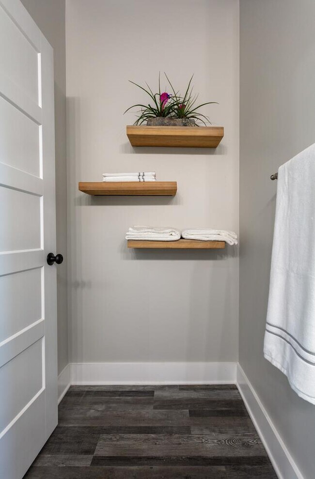 Building Photo - 823 Meridian Rd