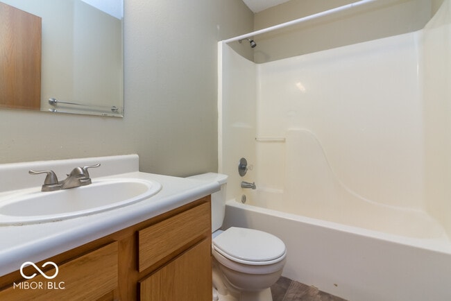 Building Photo - 5810 Rolling Bluff Ln
