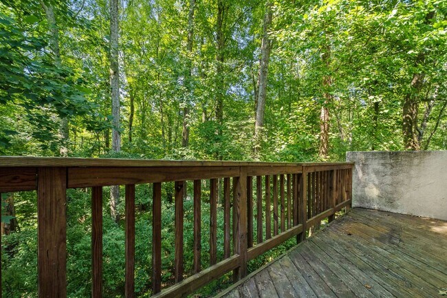 Building Photo - Reston-Renovated 3 BR / 2 BA / 2 1/2 BA En...