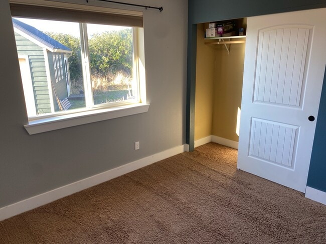 Building Photo - 451 Skylark St SW