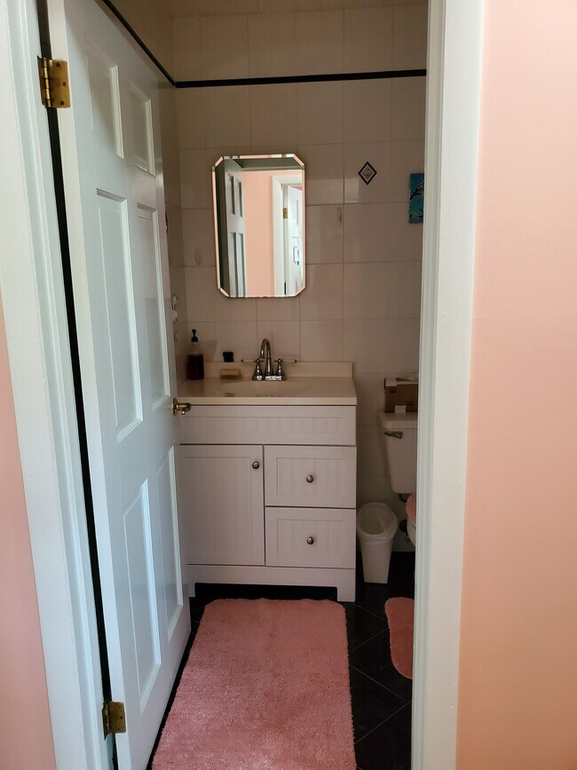 Building Photo - 2 Thornapple Rd