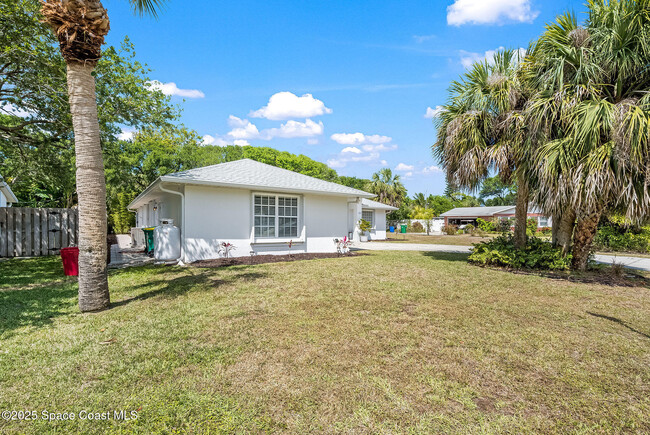 Building Photo - 210 Heron Dr