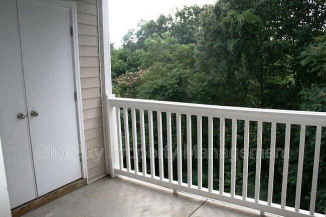 Building Photo - 300 Riverbend Dr