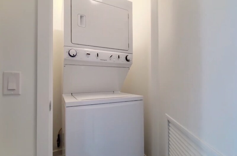 Building Photo - 445 N New St