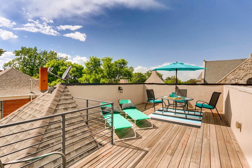 Building Photo - 920 E 24th Ave